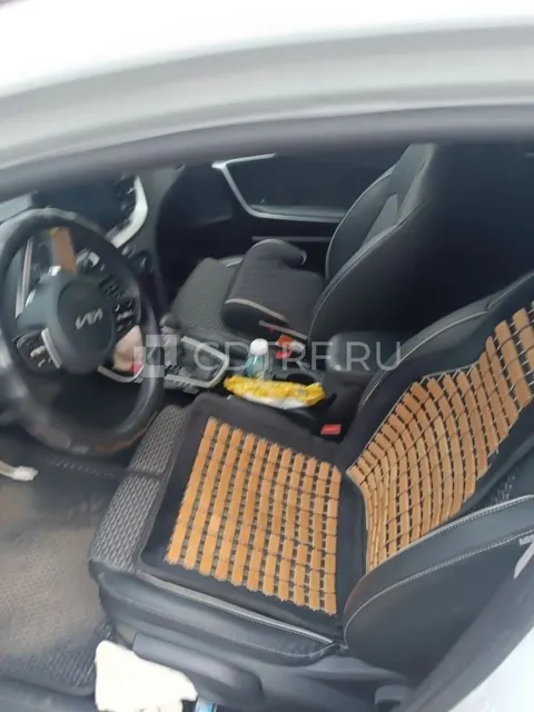 KIA CEED J7W5D261F, год выпуска 2022, цвет: белый желтый серый
