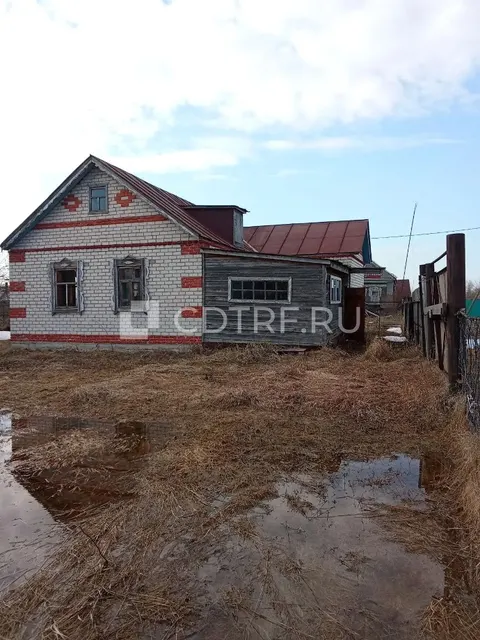 земельный участок площадью 1410 кв.м и жилой дом на нём площадью 75,9 кв.м в с. Молвино РТ