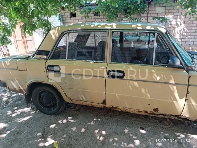 автомобиль ВАЗ 21063 1988 года выпуска, цвет желтый, легковой седан