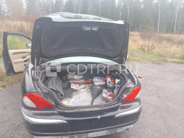 легковой автомобиль марки «Jaguar X-Ture» 2003 года выпуска.