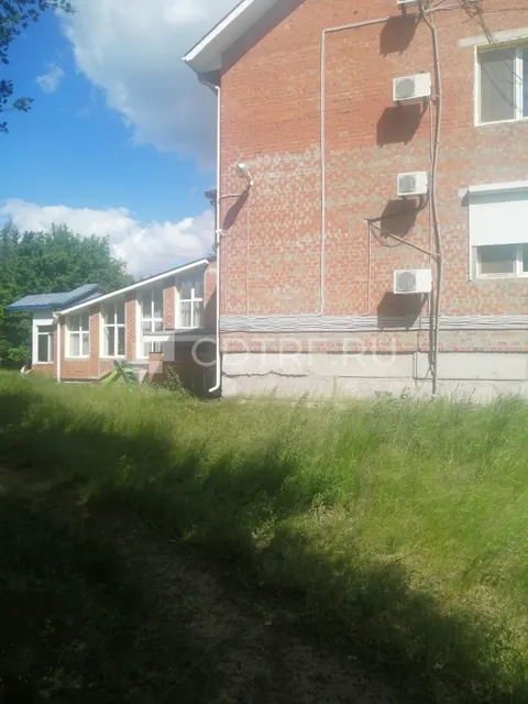Жилой дом, площадь 816,5 кв.м., и земельный участок, площадь 1500 кв.м
