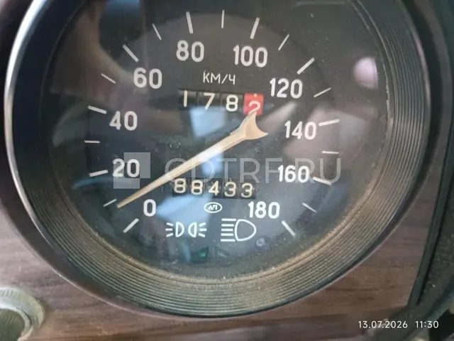автомобиль ВАЗ 21063 1988 года выпуска, цвет желтый, легковой седан