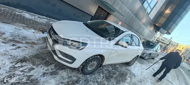 Легковой автомобиль Lada Vesta, 2023 года выпуска.