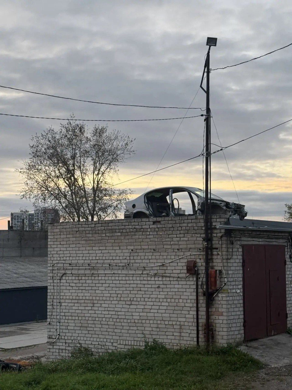 Реализация имущества, принадлежащего Воронину Александру Сергеевичу: Лот № 1:
Транспортное средство (автомобиль):
Марка и модель: Opel Astra
Идентификационный номер (VIN): XWF0AHL69E0007600
Год выпуска: 2014Марка и модель: Opel Astra, 
2014 года выпуска
Идентификационный номер (VIN): XWF0AHL69E0007600