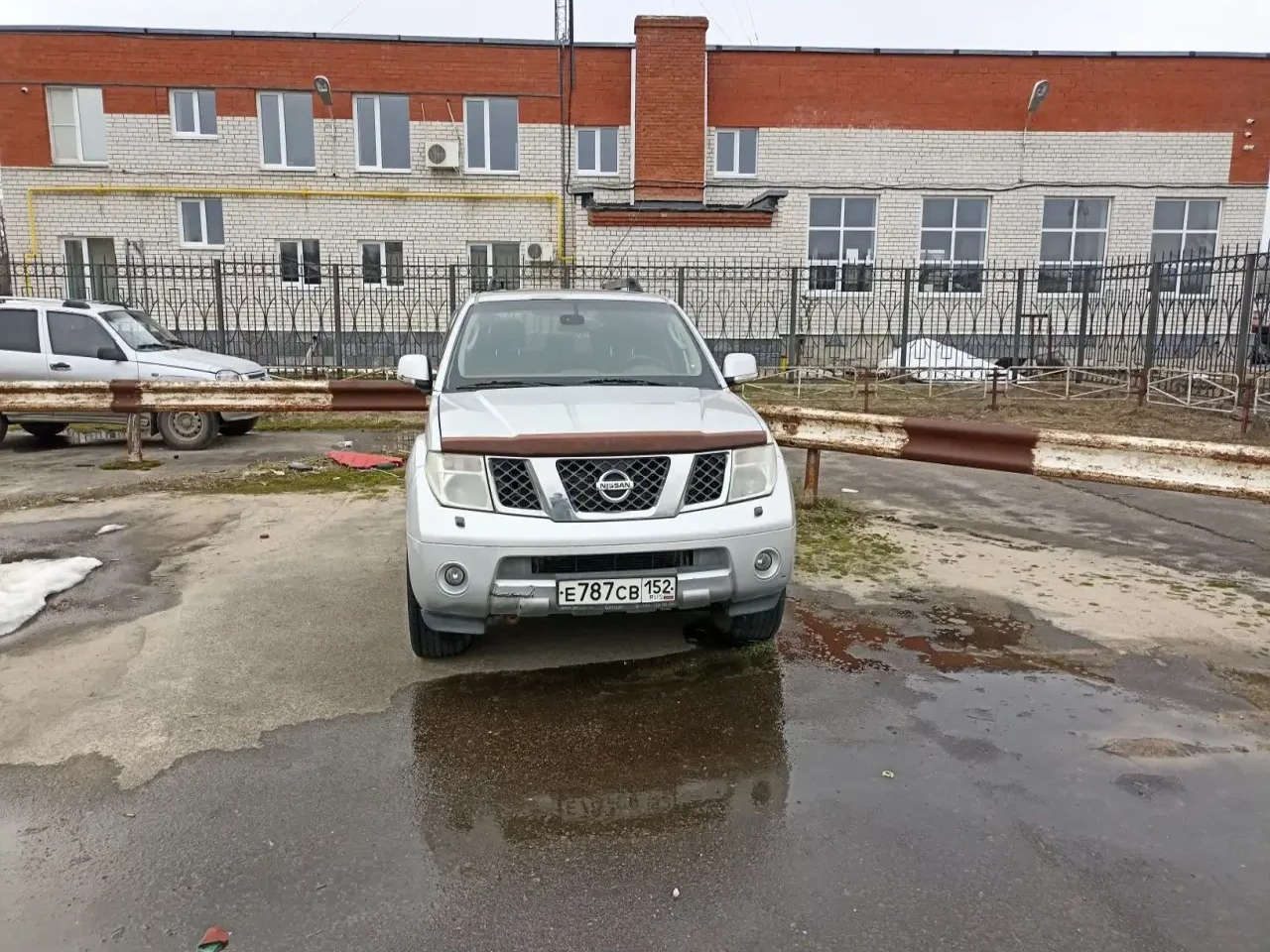 автомобиль NISSAN PATHFINDER