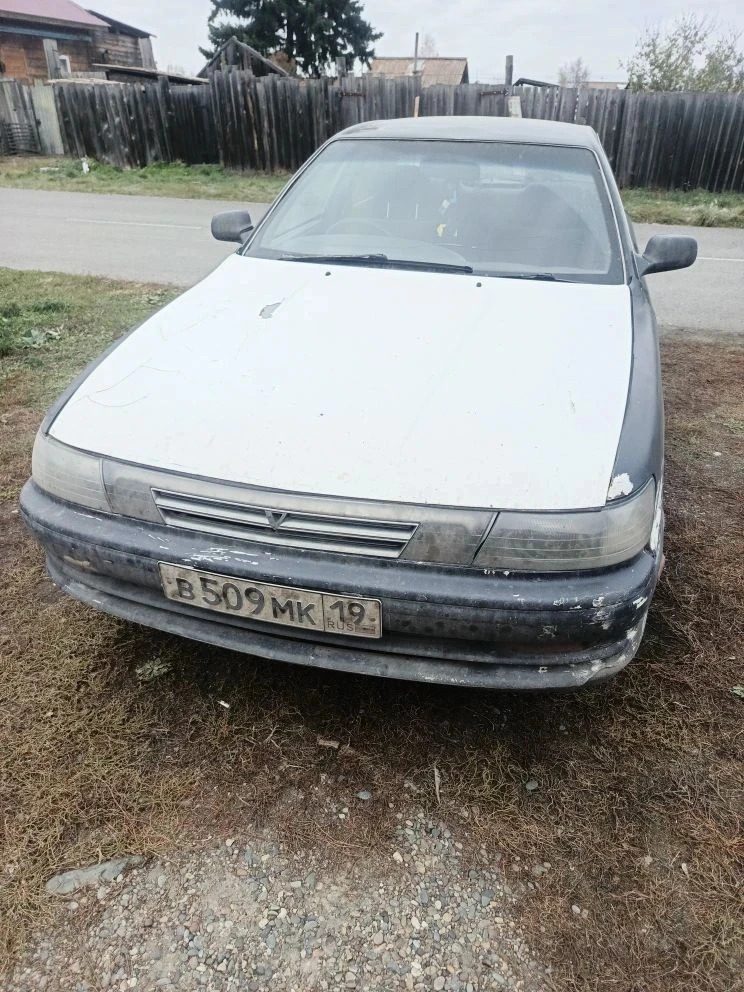 Легковой автомобиль TOYOTA VISTA, 1993 года выпуска