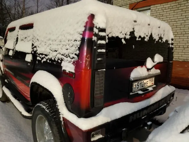 Автомобиль марки ХАММЕР модель H2 2005 г.в. VIN номер 5GRGN23U65H112142