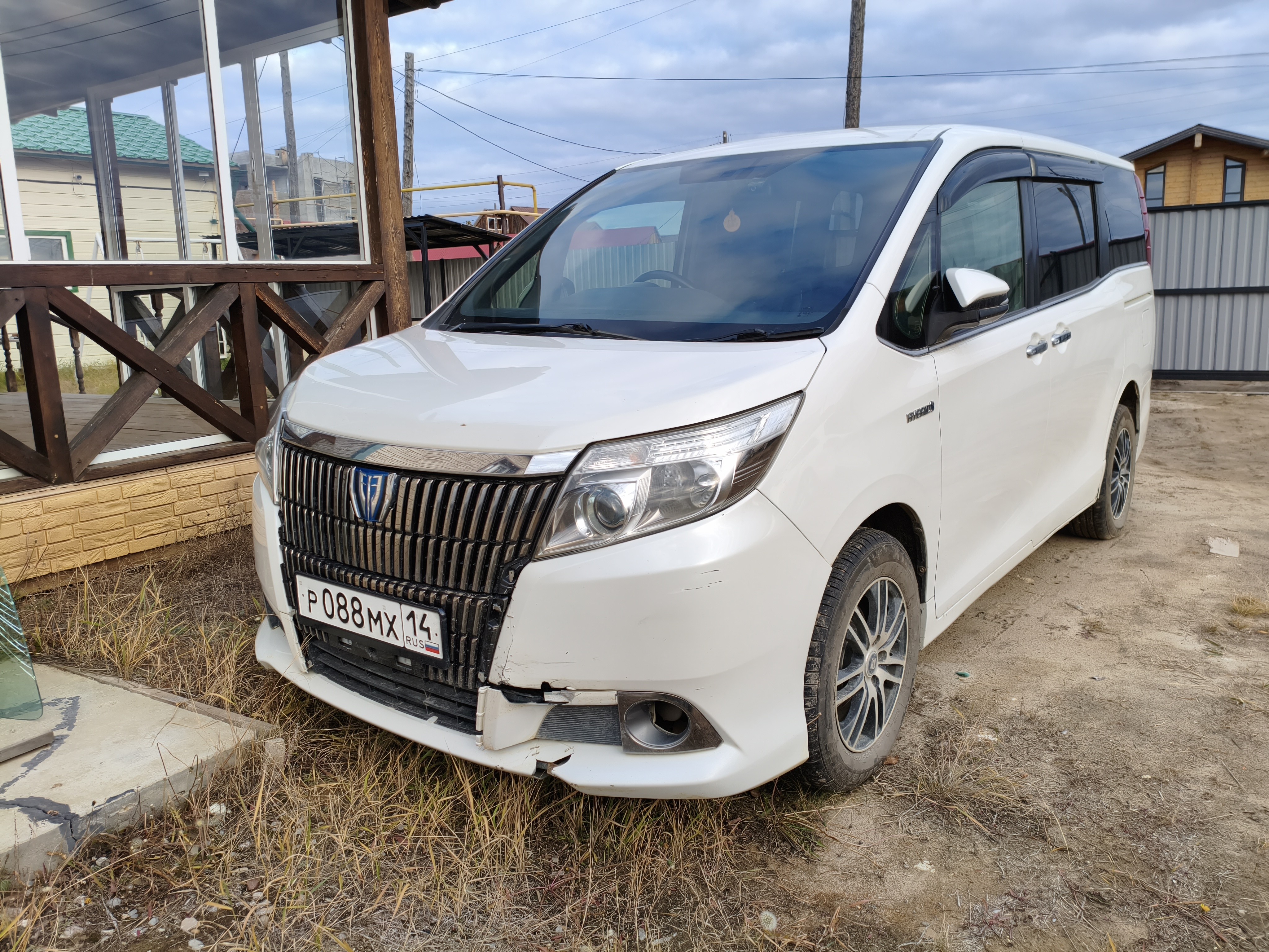 Транспортное средство. Модель: TOYOTA ECQUIRE. Тип КПП: АКПП. VIN ZWR80-0131083. Гос. номер: Р088МХ14. Год выпуска: 2015. Ключи в наличии. Адрес местонахождения: г. Якутск, сот «Овощевод», Покровский тракт, Республика Саха (Якутия)