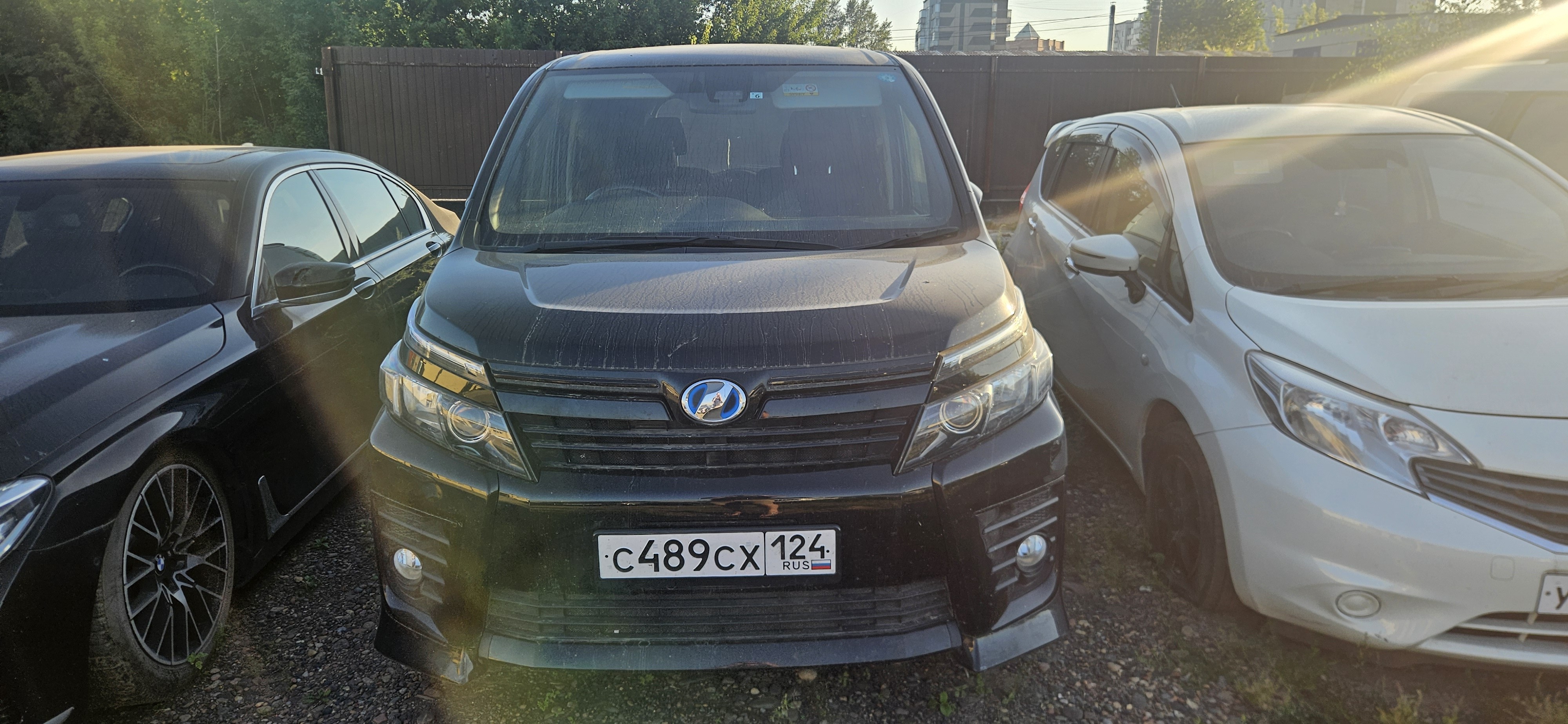 Транспортное средство. Модель: TOYOTA VOXY HYBRID. Тип КПП: АКПП. VIN ZWR80-0197034. Гос. номер: С489СХ124. Год выпуска: 2016. Адрес местонахождения: г. Красноярск, ул. Кардачинская, д. 4