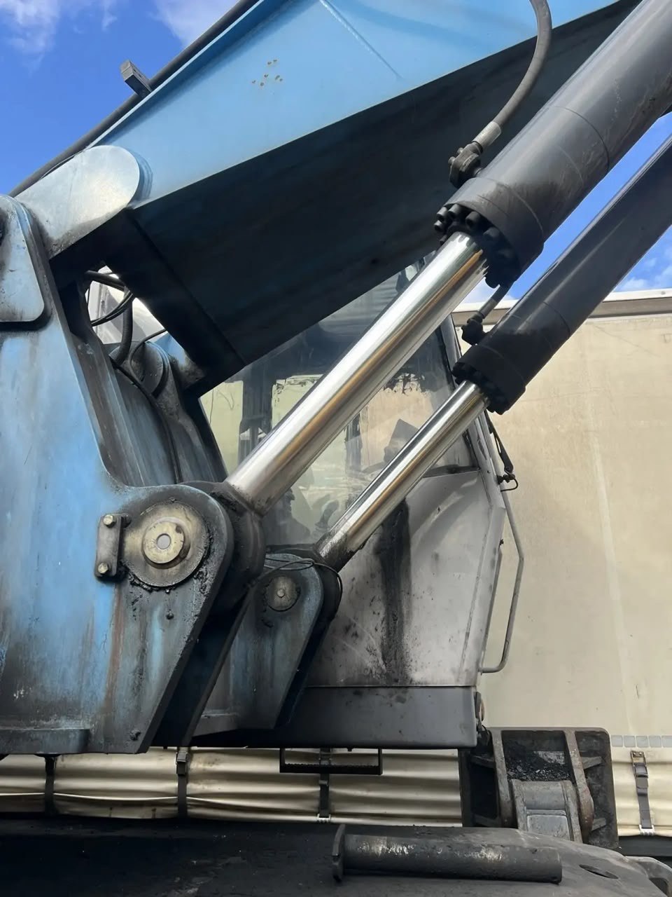 Экскаватор TEREX FUCHS MHL360, 360110/1033, 2016 г. в. Диагностика не проводилась. Продаётся в состоянии как есть. Не снят с учёта. Местонахождение: Мурманская область, Кольский район, г. Кола, проезд автомобилистов 2.