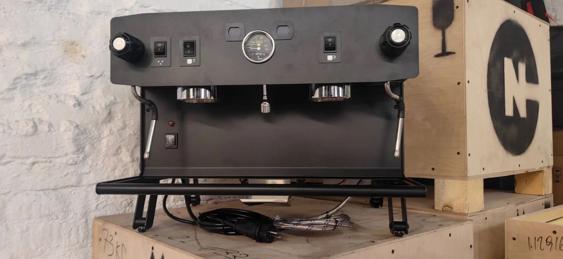 Кофемашина NC-2.1, Россия, производитель ООО «НОВЫЕ КОФЕМАШИНЫ»
Полуавтоматическая кофемашина NC 2.1 предназначена для приготовления эспрессо и дру...