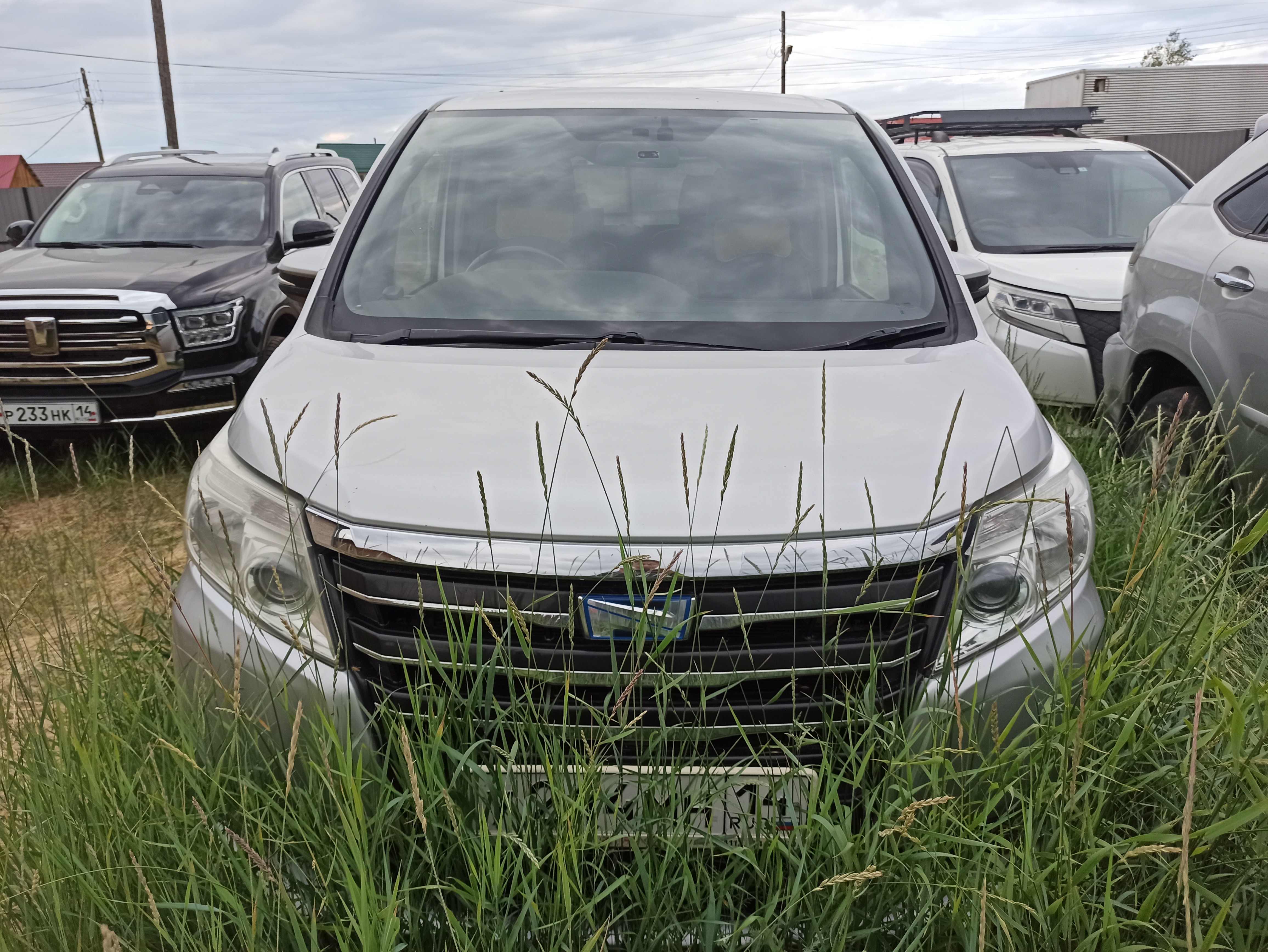 Транспортное средство. Модель: TOYOTA NOAH HYBRID. Тип КПП: АКПП. VIN ZWR80-0043802. Гос. номер: У214МН14. Год выпуска: 2014. Адрес местонахождения: г. Якутск, сот «Овощевод» Покровский тракт, Республика Саха (Якутия).