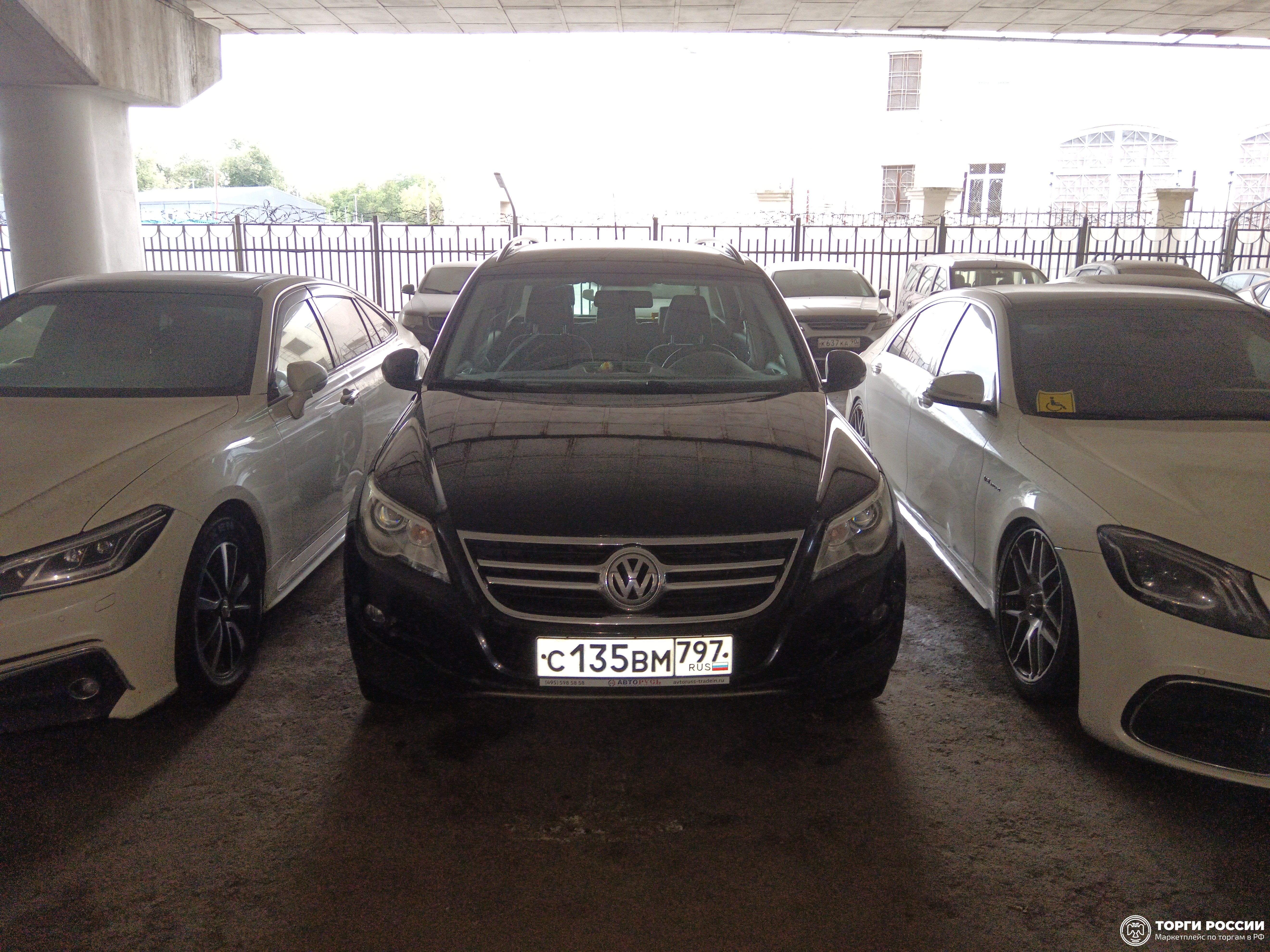 Транспортное средство. Модель: VOLKSWAGEN Tiguan. Тип КПП: АКПП. VIN XW8ZZZ5NZBG107609. Гос. номер: С135ВМ797. Год выпуска: 2011. Адрес местонахождения: г. Москва, Эстакада Лужнецкого ТТК, напротив Новолужнецкого проезда дом 9 строение 3