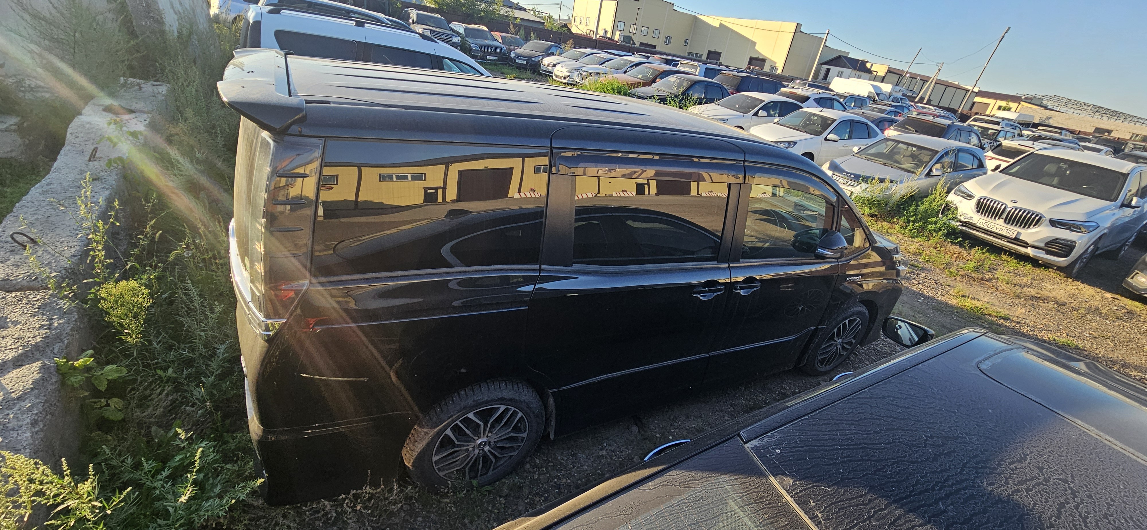 Транспортное средство. Модель: TOYOTA VOXY HYBRID. Тип КПП: АКПП. VIN ZWR80-0197034. Гос. номер: С489СХ124. Год выпуска: 2016. Адрес местонахождения: г. Красноярск, ул. Кардачинская, д. 4