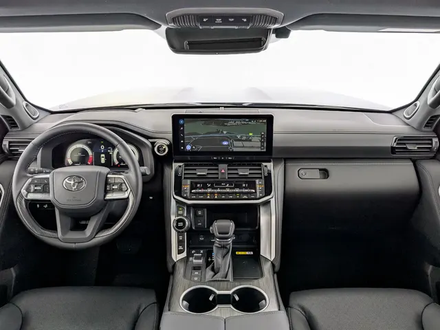 Toyota LC300 FL ZX 7 мест 3.5T/415 10AT
Год выпуска 2025
Пробег 6840 км
Цвет Черный Металлик
Кузов Внедорожник
Двигатель Дизель
Привод Полный привод
Салон обивка сидений кожей черного цвета
Класс Внедорожник
Коробка передач АКПП
Двигатель
Тип двигателя Дизель
Объем двигателя, л 3.5
Мощность, л.с. 415 
Максимальный крутящий момент, Н-м 650