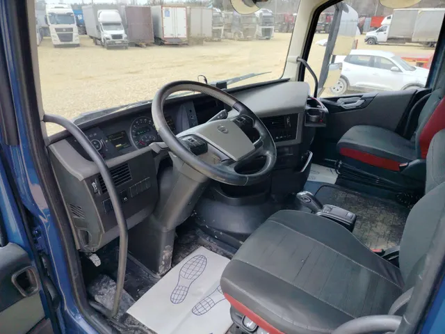 Тягач седельный VOLVO  FH-TRUCK 6X2, 2019 г.в., VIN X9PRG20CXLW130928 , объем двигателя 12777 куб. см (469 л.с), цвет кузова синий.Пробег 1287864  км....