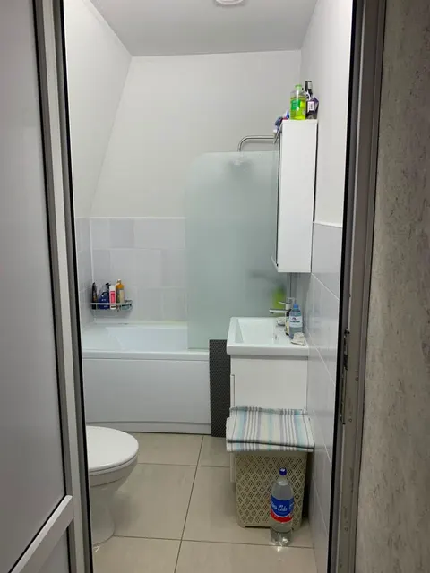 Здание (23:33:0804028:537) в центре пос. Новомихайловский — курортный посёлок городского типа в Туапсинском районе Краснодарского края, административн...