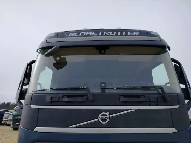 Тягач седельный VOLVO  FH-TRUCK 6X2, 2020 г.в., VIN X9PRG20C2LW134309, объем двигателя 12777 куб. см (469 л.с), цвет кузова синий.  Пробег 1171733 км....