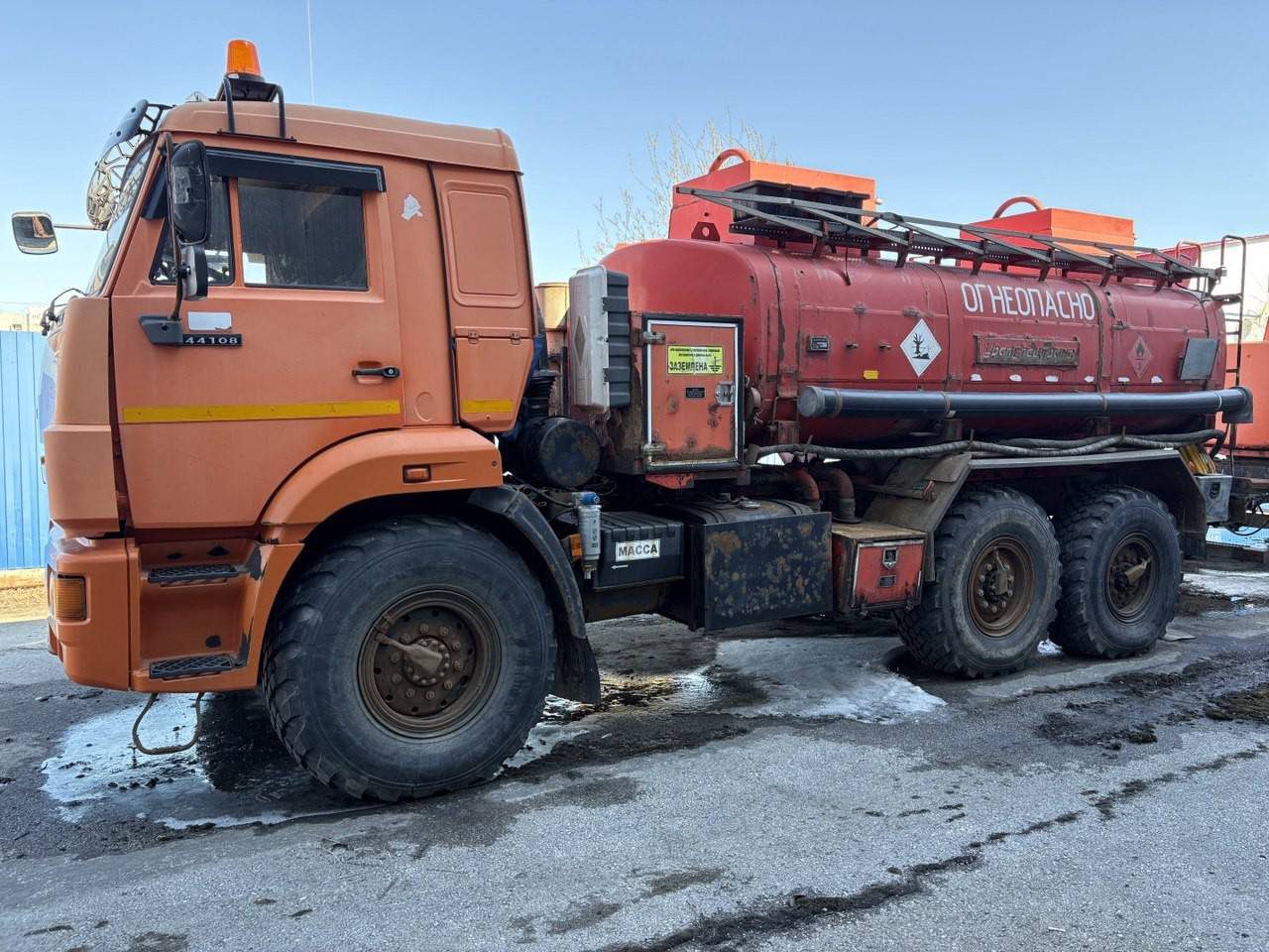 Грузовой тягач седельный КАМАЗ 44108-RF KAMAZ 44108-RF VIN X8V44108FD0000321 2013 года выпуска Гос. номер Т 142 ВЕ 186, 1шт.