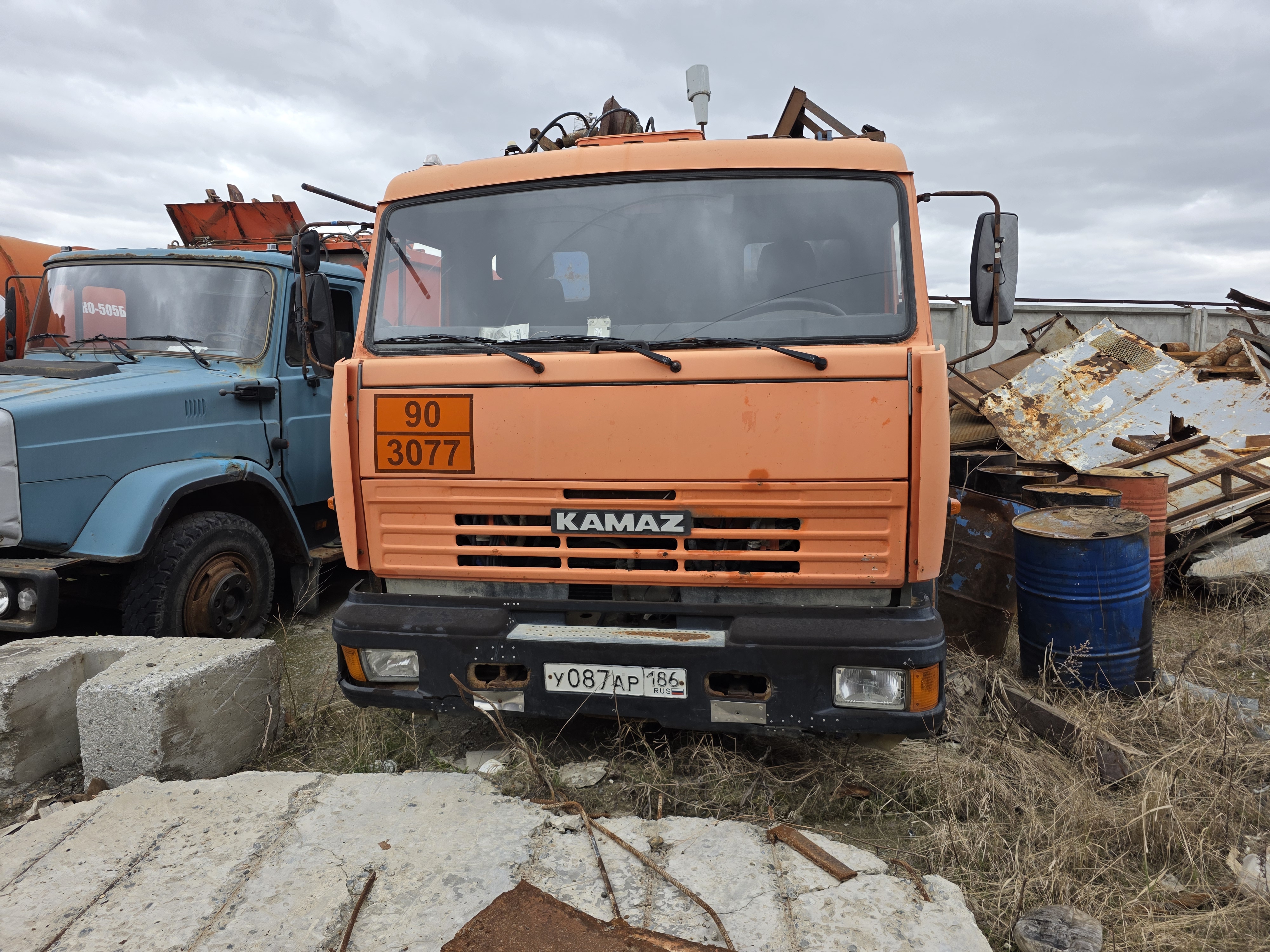 Торги № 6 Лот № 15. Автомобиль грузовой Камаз МК-20-01 мусоровоз, г.в.2013, г.н.У087АР186, VIN Х89584211С0ВС1636