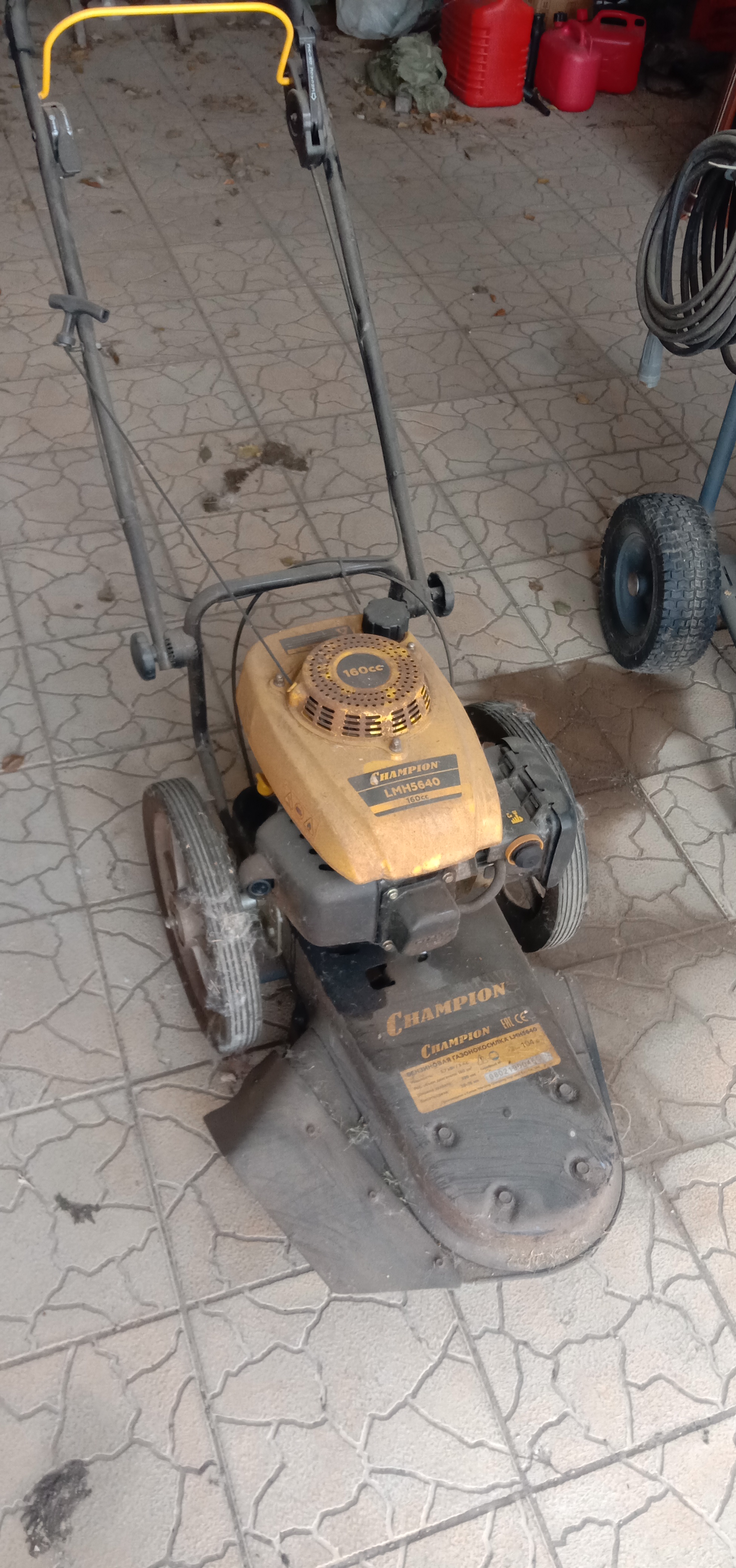 Газонокосилка Champion LMH 5640, бензиновая