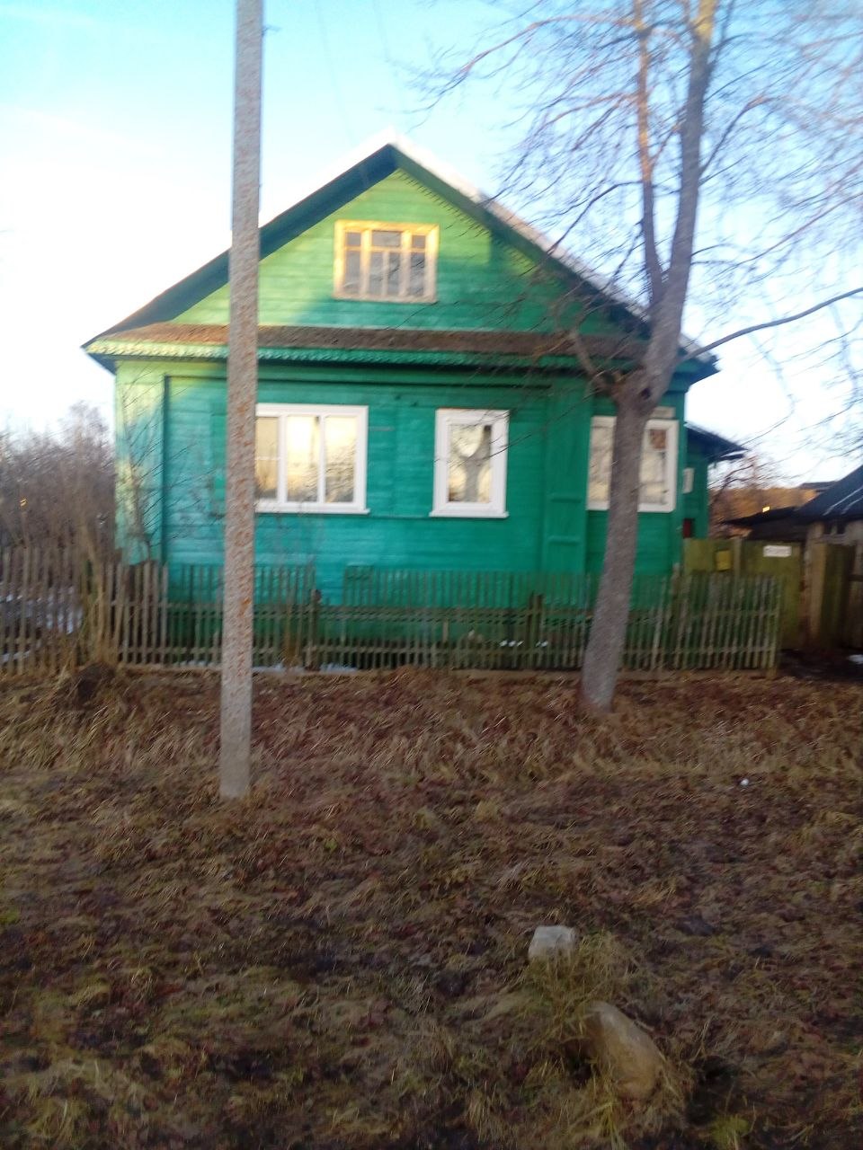 1/4 доли в праве общей долевой собственности на жилой дом, назначение: жилое, количество этажей: 1, адрес (местонахождение): Тверская область, Лихославльский р-н, пгт. Калашниково, ул. Чапаева, д. 27, кадастровый (условный) номер: 69:19:0080104:436 и расположенном под ним земельном участке, площадь 1322 кв.м., назначение: земли населенных пунктов, адрес (местонахождение): Тверская область, Лихославский р-н, пгт. Калашниково, ул. Чапаева, д. 27, кадастровый (условный) номер: 69:19:0080104:36, размер доли: 1/4