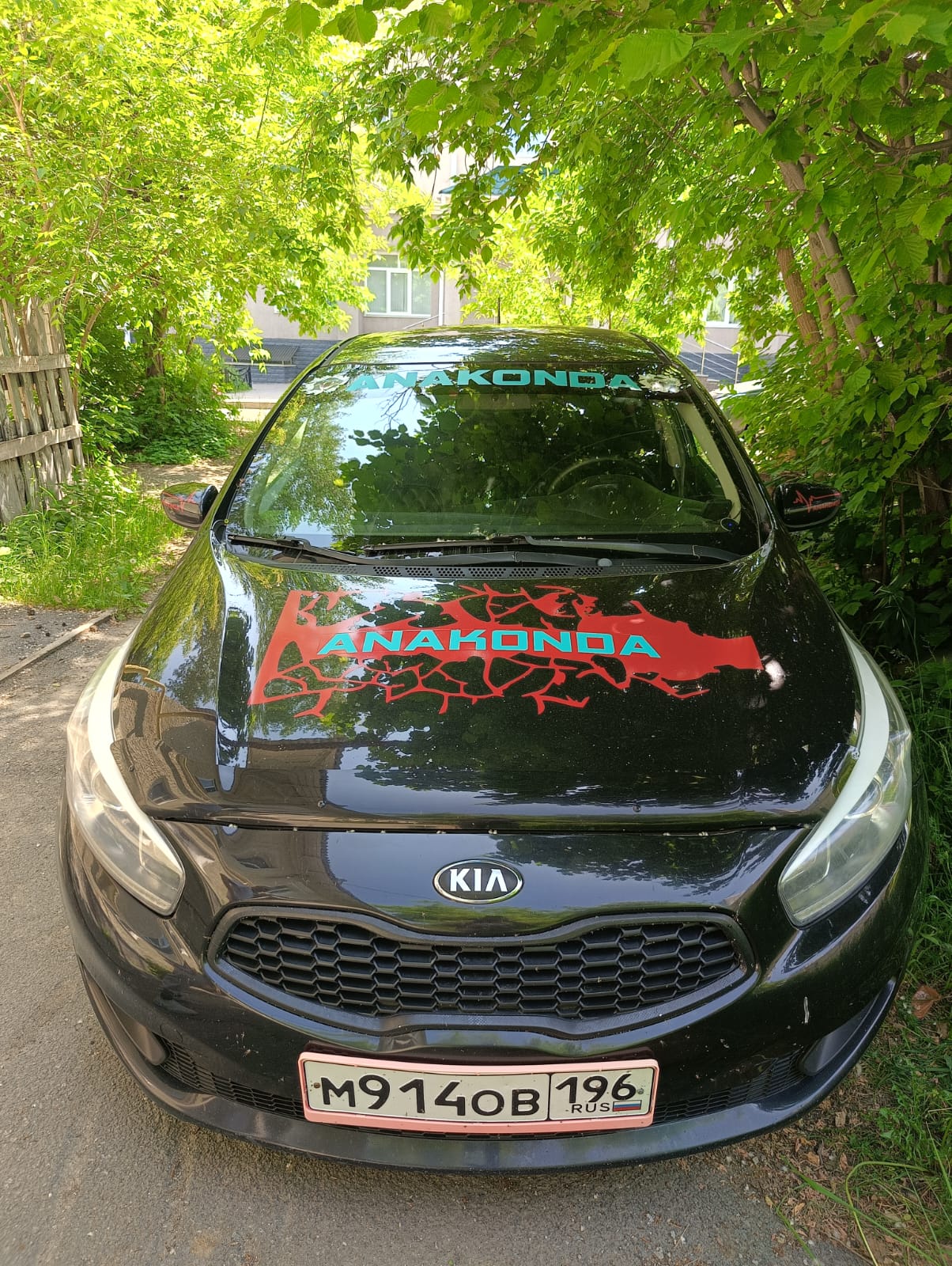 Легковой автомобиль KIA JD (CEE'D), легковой комби (хэтчбек), 2013 годы выпуска, вино номер XWEHM511AD0002292, гос.рег.знак М914ОВ196, цвет черный, мощность двигателя 100 л.с. (73,5 кВт), рабочий объем двигателя 1396 куб. см, экологический класс четвертый, категория ТС B/M1