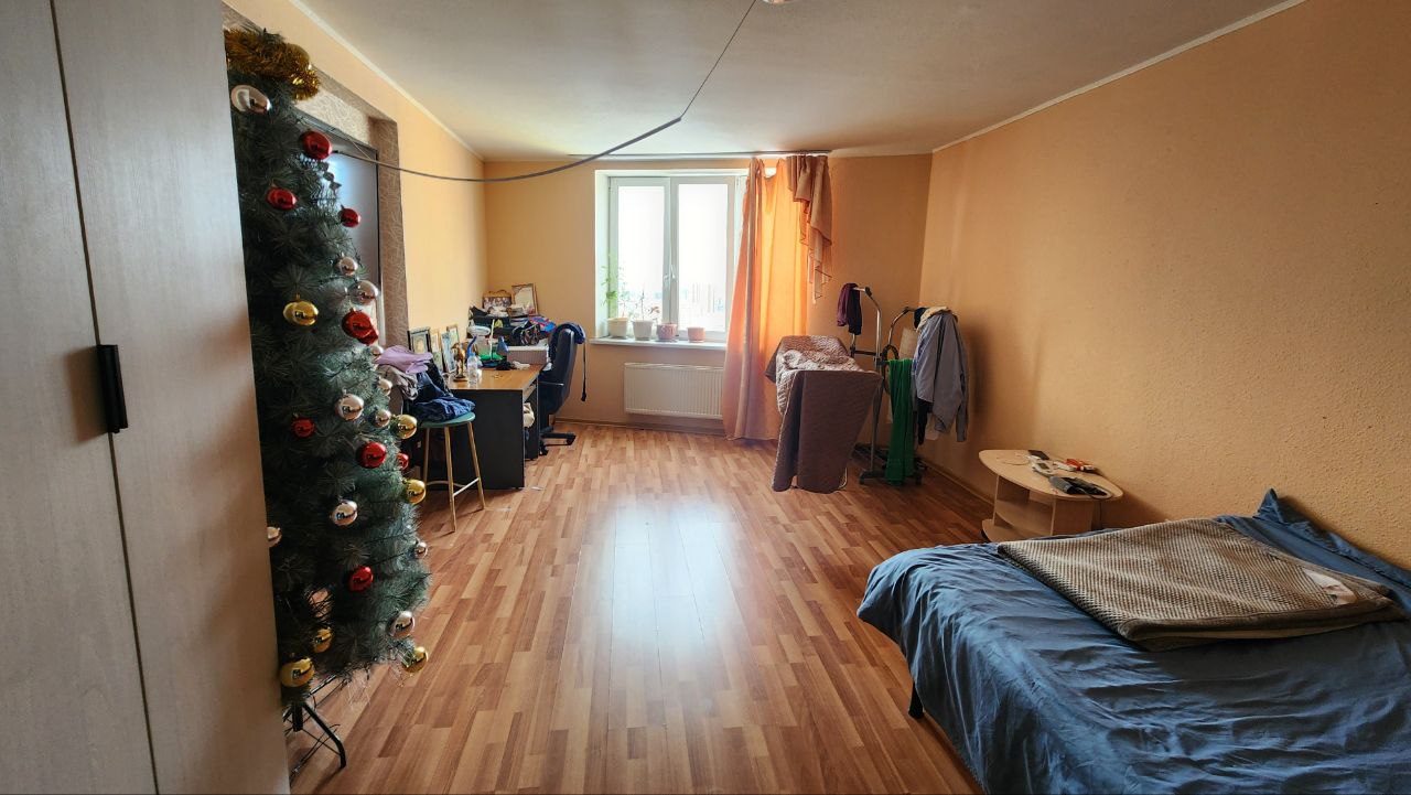Жилое помещение, трехкомнатная квартира, общей площадью 99,5 кв.м., расположенная по адресу: Свердловская область, г. Екатеринбург, ул. Раевского, дом 6, квартира 162, кадастровый номер 66:41:0702023:332, этаж 25, предмет залога Банка ВТБ (ПАО).