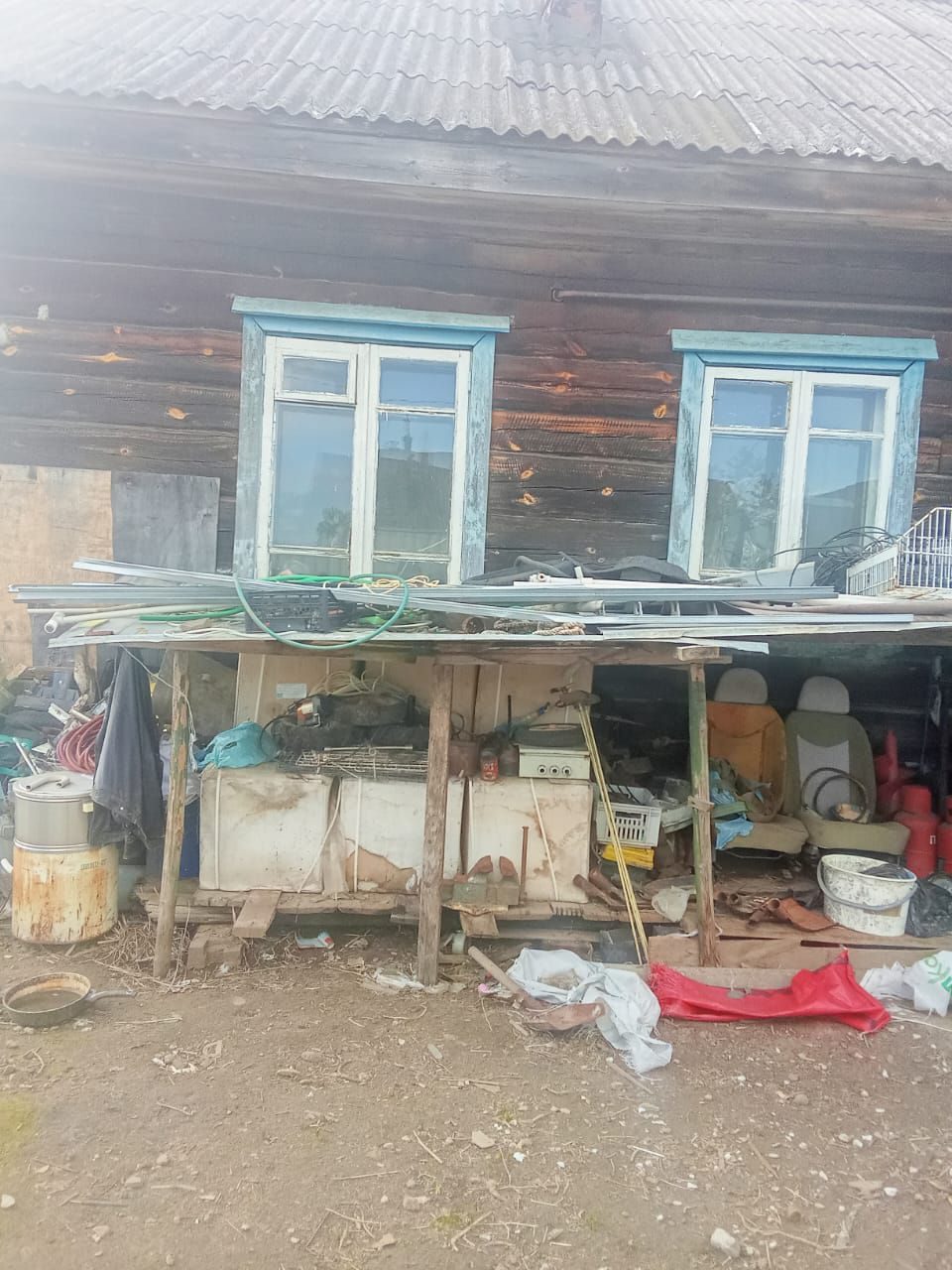 Доля (2/6) в праве общей долевой собственности на земельный участок, категория земель - земли населенных пунктов, виды разрешенного использования - для ведения личного подсобного и индивидуального жилищного строительства, кадастровый (условный) номер 69:10:0382301:146 с расположенным на нем жилым помещением – квартирой, площадью 38,6 кв.м., кадастровый (условный) номер 69:10:0382301:650