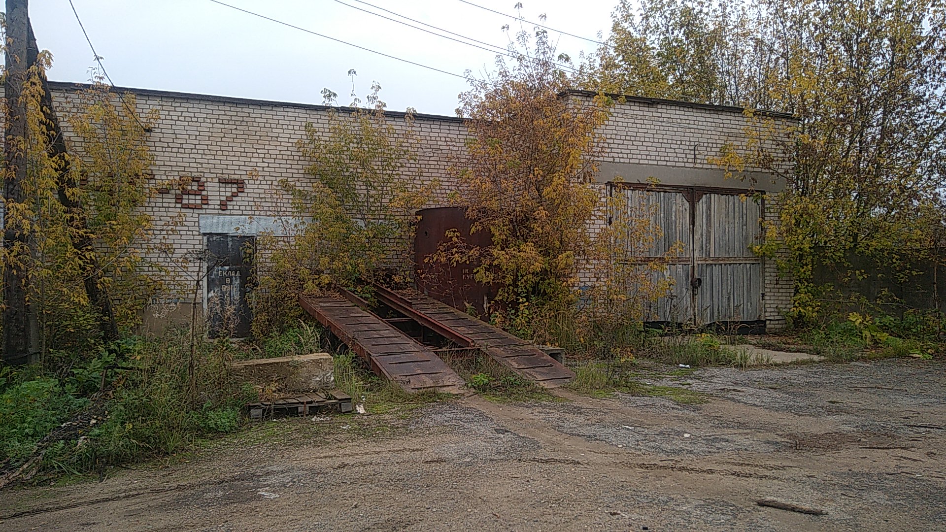 Здание склада-гаража, общей площадью 706,5 кв.м