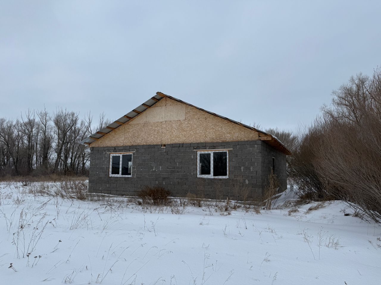 Земельный участок, пл. 1843 +/- 30 кв. м, категория земель: Земли населенных пунктов, с кадастровым номером: 56:21:1501005:486, объект незавершенного строительства, проектируемое назначение: жилой дом, площадь застройки 98,5 кв. м, степень готовности объекта незавершенного строительства 80%, с кадастровым номером: 56:21:1501005:997, расположенные по адресу: Оренбургская область, Оренбургский район, с Нижняя Павловка, ул Восточная, участок №10.