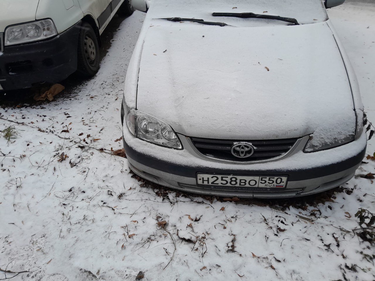Легковой автомобиль, марка: TOYOTA AVENSIS VVT I COMBI, 2001 год изготовления: VIN: SB172ZBN10E040289, г/н: H258BO550, цвет-серебристый, вид собственности: индивидуальная