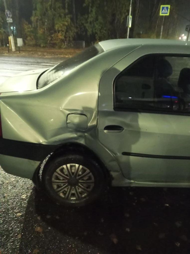 Автомобиль RENAULT SR 2009, VIN X7LLSRAAH9H224426, государственный номер У052РА18 (после ДТП).