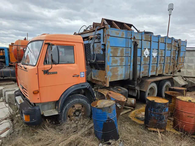 Торги № 6 Лот № 15. Автомобиль грузовой Камаз МК-20-01 мусоровоз, г.в.2013, г.н.У087АР186, VIN Х89584211С0ВС1636