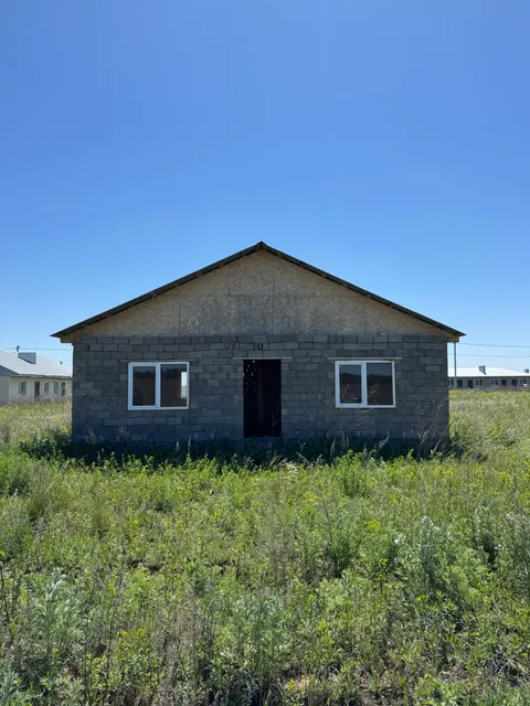 Земельный участок, площадью 850 +/- 10 кв. м, расположенный по адресу: Российская Федерация, Оренбургская область, Соль-Илецкий район, г Соль-Илецк, ул Цветочная, 86, с кадастровым номером: 56:47:0101001:1251. Объект незавершенного строительства, проектируемое назначение: жилое, площадью застройки 98,5 кв. м, степенью готовности: 44,56%, расположенный по адресу: Российская Федерация, Оренбургская область, Соль-Илецкий район, г Соль-Илецк, ул Цветочная, с кадастровым номером: 56:47:0101001:2317