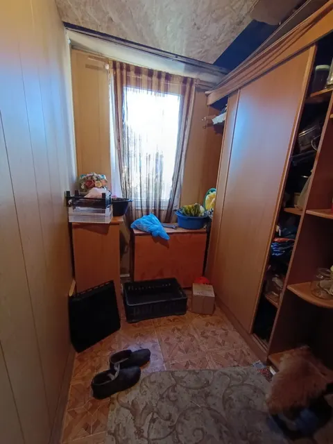 Жилой дом, кадастровый номер 16 45 :0 20120 127, Российская Федерация, Республика Татарстан, Альметьевский муниципальный район, г. Альметьевск, ул. Баруди, 4. На Имущество зарегистрировано ограничение (обременение) права в виде залога в пользу ООО «ЦПС». Покупатель уведомлён, что в случае наличия в отношении Имущества арестов (запретов на совершение регистрационных действий) он обязан самостоятельно и за свой счёт принять все необходимые меры для их снятия. Финансовый управляющий к исполнению данного обязательства не привлекается. Покупатель также уведомлён, что Имущество является единственным пригодным для постоянного проживания жилым помещением Должника и что в нём зарегистрированы по месту жительства третьи лица. Покупатель подтверждает, что указанные обстоятельства им приняты во внимание и не являются основанием для отказа от приобретения Имущества либо предъявления требований к Организатору торгов, Должнику или финансовому управляющему.