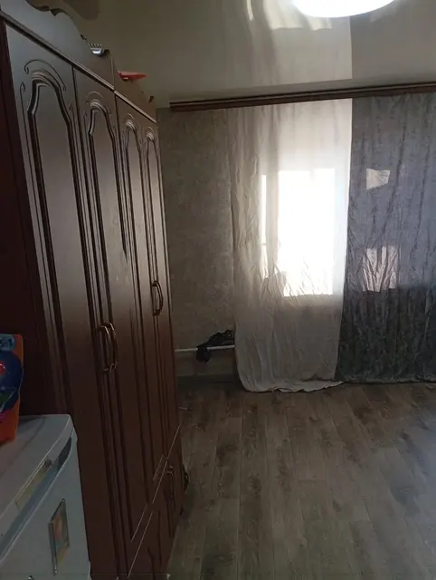Доля в праве 1/2 на жилое помещение, расположенное по адресу: Кемеровская область, г. Новокузнецк, ул. Климасенко, д. 11, корп. 4, кв. 34, кадастровый номер – 42:30:0412022:2076