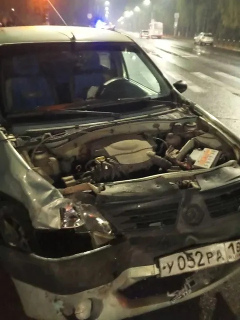 Автомобиль RENAULT SR 2009, VIN X7LLSRAAH9H224426, государственный номер У052РА18 (после ДТП).