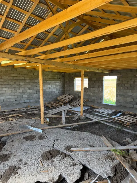 Земельный участок, площадью 850 +/- 10 кв. м, расположенный по адресу: Российская Федерация, Оренбургская область, Соль-Илецкий район, г Соль-Илецк, ул Цветочная, 86, с кадастровым номером: 56:47:0101001:1251. Объект незавершенного строительства, проектируемое назначение: жилое, площадью застройки 98,5 кв. м, степенью готовности: 44,56%, расположенный по адресу: Российская Федерация, Оренбургская область, Соль-Илецкий район, г Соль-Илецк, ул Цветочная, с кадастровым номером: 56:47:0101001:2317