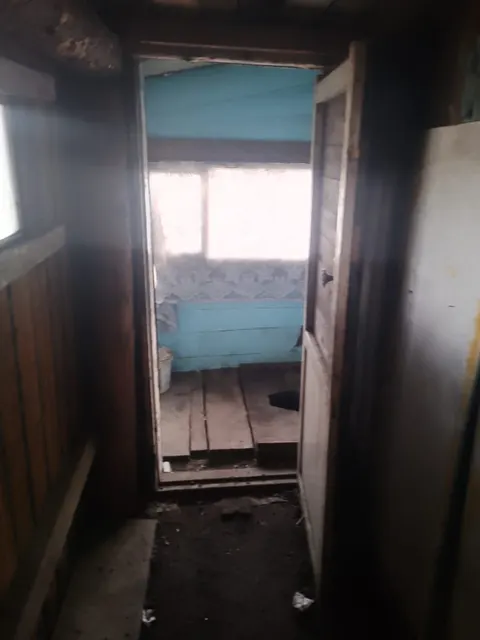 жилой дом площадью 63,4 кв.м. кад. № 42:25:0107016:584 Земельный участок 1 158,64 кв.м., кад. № 42:25:0107016:499 Адрес: Кемеровская область, Киселевск, Школьная ул, 43а.