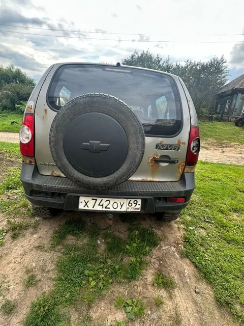 Легковой автомобиль, марка: CHEVROLET модель: NIVA, год изготовления: 2012, VIN:X9L212300C0410536, г/н: X742OY69, вид собственности: индивидуальная.