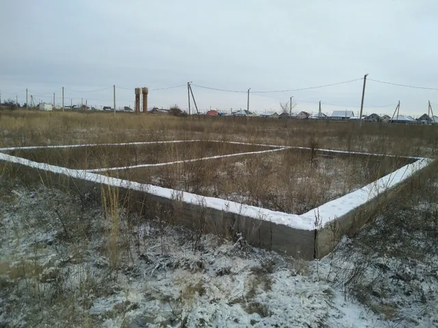 Земельный участок, общей площадью 700 +/- 9 кв.м, расположенный по адресу: Российская Федерация, Оренбургская область, м.о. Соль-Илецкий, г Соль-Илецк, ул Шукшина, з/у 4, с кадастровым номером: 56:47:0101023:881; 2) Объект незавершенного строительства, стадия готовности 18%, проектное назначение: жилое, общей площадью застройки 98,9 кв.м, расположенный по адресу: Российская Федерация, Оренбургская область, Соль-Илецкий район, г. Соль-Илецк, ул. Шукшина, с кадастровым номером: 56:47:0101023:1293.