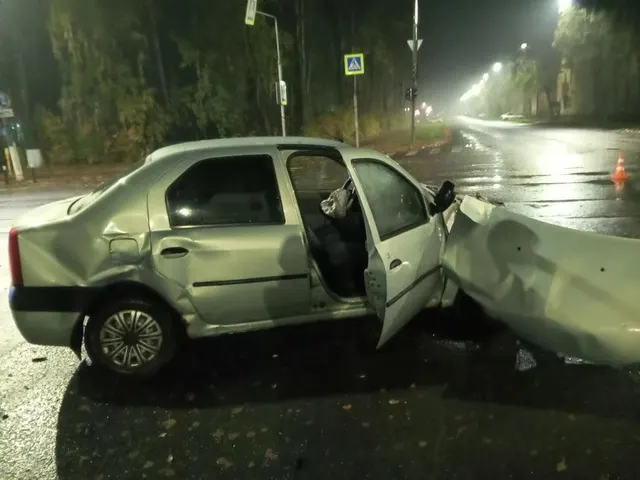 Автомобиль RENAULT SR 2009, VIN X7LLSRAAH9H224426, государственный номер У052РА18 (после ДТП).