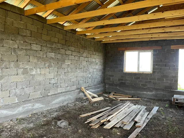 Земельный участок, площадью 651 +/- 9 кв. м, расположенный по адресу: Оренбургская область, Соль-Илецкий район, г. Соль Илецк, ул. Пшеничная, №31, с кадастровым номером: 56:47:0101001:890 Объект незавершенного строительства, проектируемое назначение: жилое, площадью застройки 98,5 кв. м, степенью готовности: 44,56%, расположенный по адресу: Российская Федерация, Оренбургская область, Соль-Илецкий район, г Соль Илецк, ул Пшеничная, с кадастровым номером: 56:47:0101001:2316