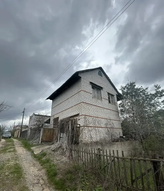 Дом, площадью: 80 кв.м., с кадастровым номером: 34:03:140109:12192, расположенный на земельном участке, площадью: 528 кв.м., с кадастровым номером: 34:03:140109:11702; адрес: Российская Федерация, Волгоградская область, Городищенский район, СНТ "Мичуринец-2", д. 2356.