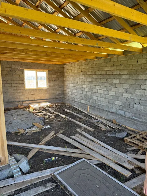 Земельный участок, площадью 850 +/- 10 кв. м, расположенный по адресу: Российская Федерация, Оренбургская область, Соль-Илецкий район, г Соль-Илецк, ул Цветочная, 86, с кадастровым номером: 56:47:0101001:1251. Объект незавершенного строительства, проектируемое назначение: жилое, площадью застройки 98,5 кв. м, степенью готовности: 44,56%, расположенный по адресу: Российская Федерация, Оренбургская область, Соль-Илецкий район, г Соль-Илецк, ул Цветочная, с кадастровым номером: 56:47:0101001:2317