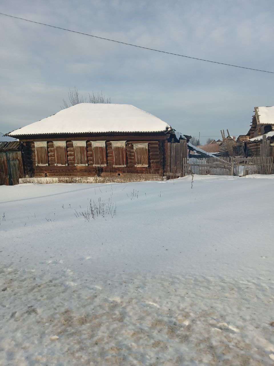 1/4 доля в праве на жилое здание, площадь: 55 кв.м, адрес (местонахождение): 45681, Челябинская обл, г Верхний Уфалей, п Нижний Уфалей, ул Луначарского, д. 53, кадастровый номер: 74:27:0301035:46