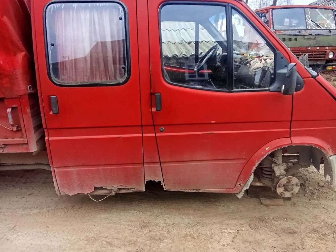 Лот №1, Автомобиль грузовой, марка: FORD TRANSIT, модель: FT100 LD, VIN: WF0CXXGBVCPR49110, гос. рег. номер: В693НН43, год изготовления: 1993 (транспортное средство имеет повреждения)