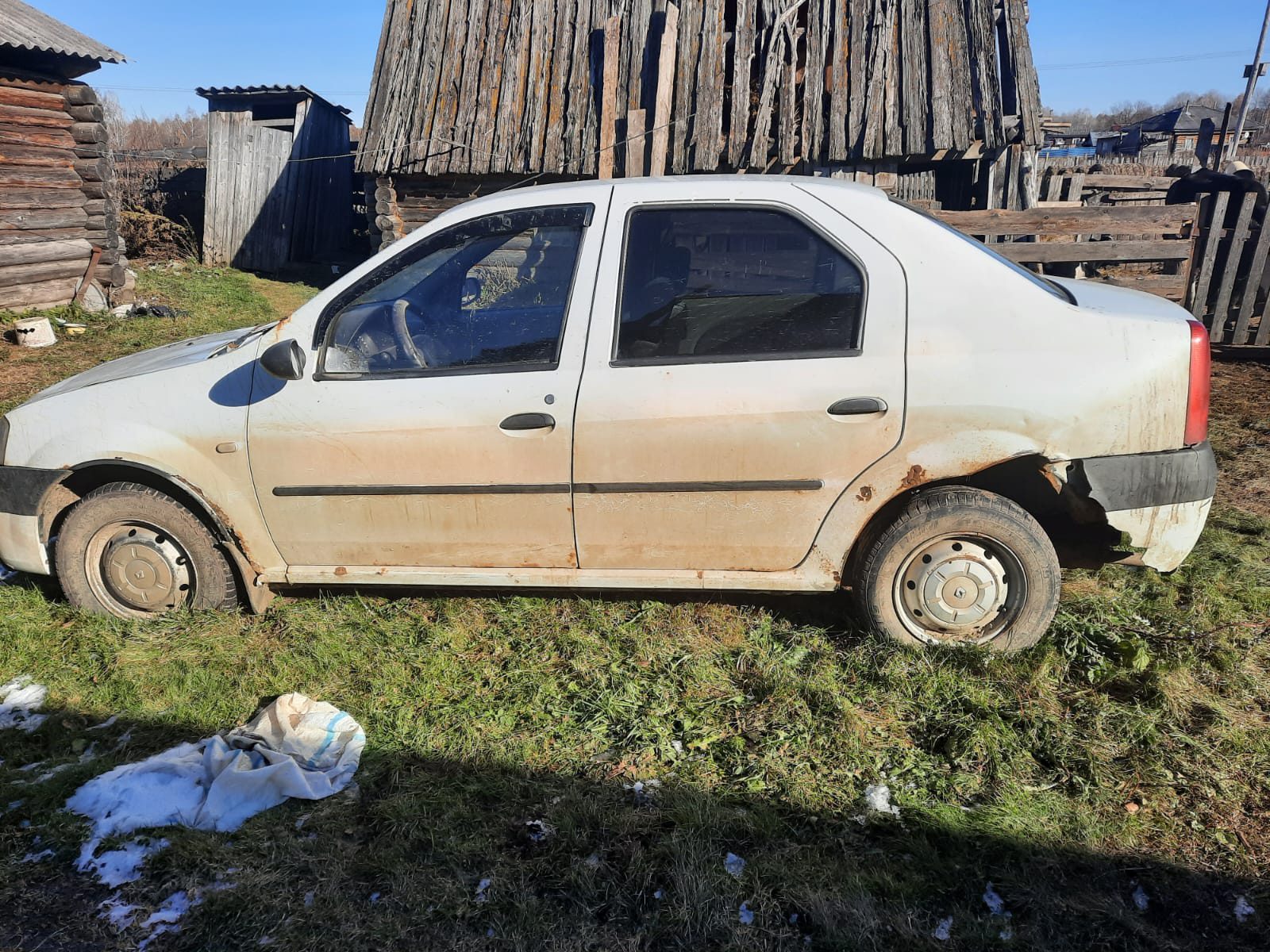 автомобиль марки RENAULT модель Logan 2005 г.в. VIN-номер X7LLSRAHH5H004067