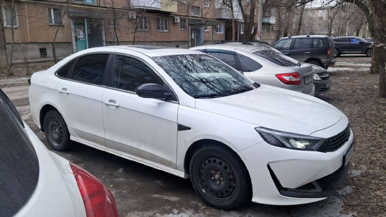 Легковой автомобиль, марка: KAIYI, модель: E5, год изготовления: 2023 г.в., цвет: Белый, VIN: XUUJA2G29P0006586, г/н: Н169ВМ134. В залоге у АО "ТБанк".